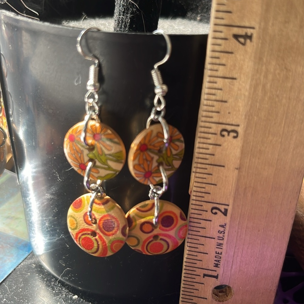 Retro Button Earrings - Picture 2 of 4